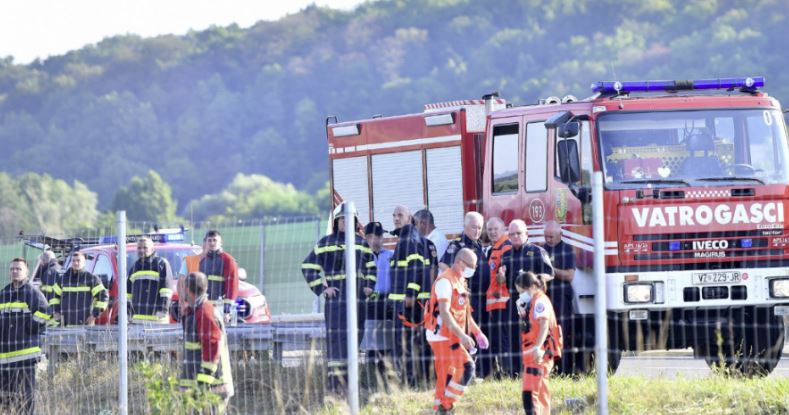 Pamje nga vendi i aksidentit në Kroaci ku vdiqën së paku 11 persona dhe u lënduan 34 tjerë