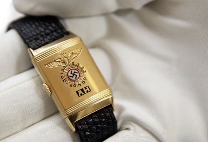 Ora e artë e Hitlerit shitet mbi 1.3 milionë euro në ankand