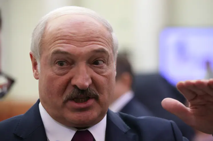 Bjellorusi Lukashenko për ngjarjet në veri të Kosovës: Serbia të vendosë, s’mund të ulet në disa karrige
