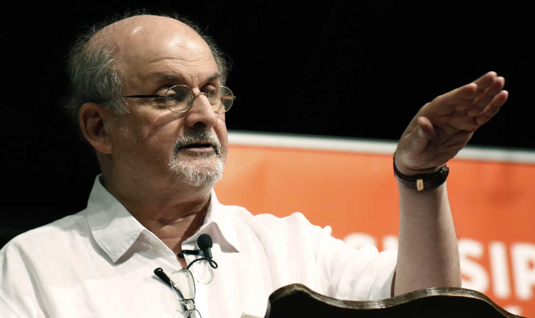 Teherani ia lë fajin shkrimtarit Salman Rushdie për sulmin ndaj tij