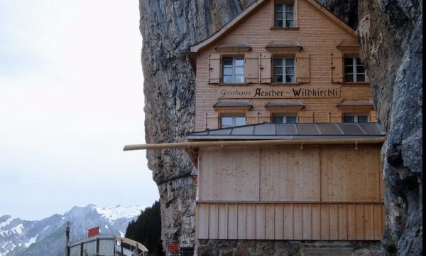 Vdesin nënë e bijë në Zvicër, ranë nga shkëmbi në vendin ku para dy jave vdiqën dy persona