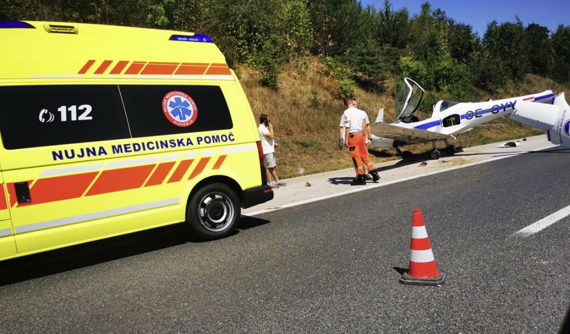 Aeroplani bën ulje emergjente në një autostradë në Slloveni