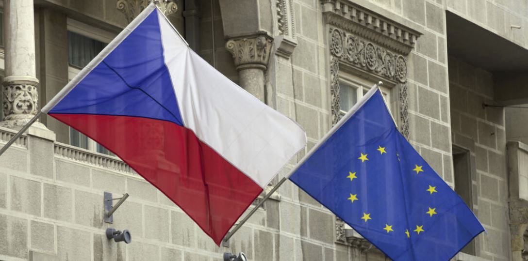 Çekia që mban presidencën e BE-së, mbështet ndalimin e vizave për rusët
