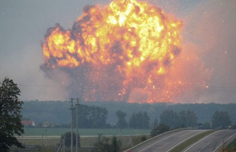 Forcat ruse thonë se kanë shkatërruar një depo armësh në Ukrainë