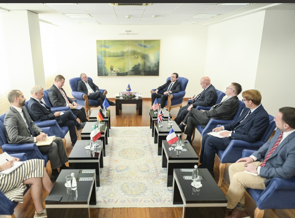 Ambasadorët e QUINT-it i shkojnë në zyre Kurtit dy ditë para takimit me Vuçiqin