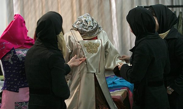 Rrëfehet vajza nga Irani që iu desh certifikatë e virgjërisë: Asnjëherë nuk do t’i harroj ato ditë të zeza
