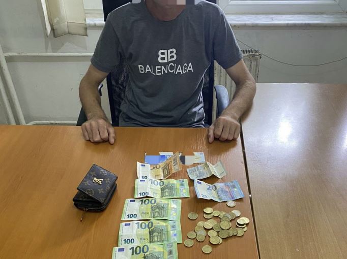 Skenderaj: I gjejnë 475 euro e do centa, qytetarët i dorëzojnë ato në polici që t’i kthehen pronarëve