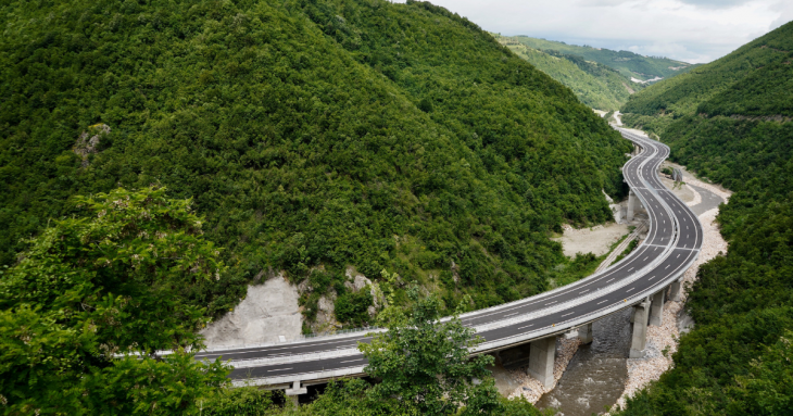 Fantastike: Maqedonia e Veriut lëviz për ndërtimin e autostradës Shkup – Kosovë, hap tenderin afro 200 milionësh