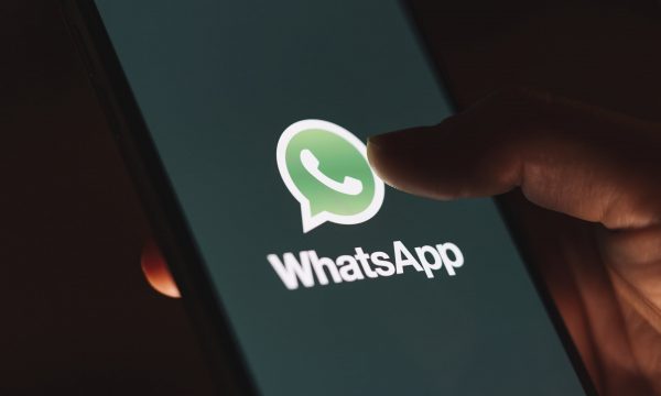 WhatsApp lëshon përditësimin e ri  për t’i lejuar njerëzit të bisedojnë edhe kur s’ka internet