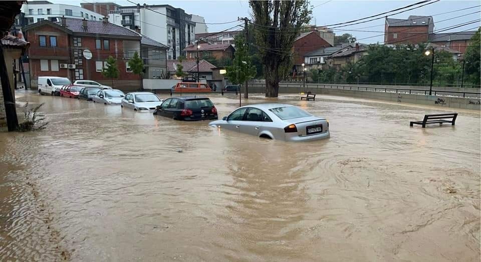 Drejtori i  komunës së Gjakovës për Periskopin tregon gjendjen pas vërshimeve: 14 persona të evakuuar, 35 lokacione në intervenim