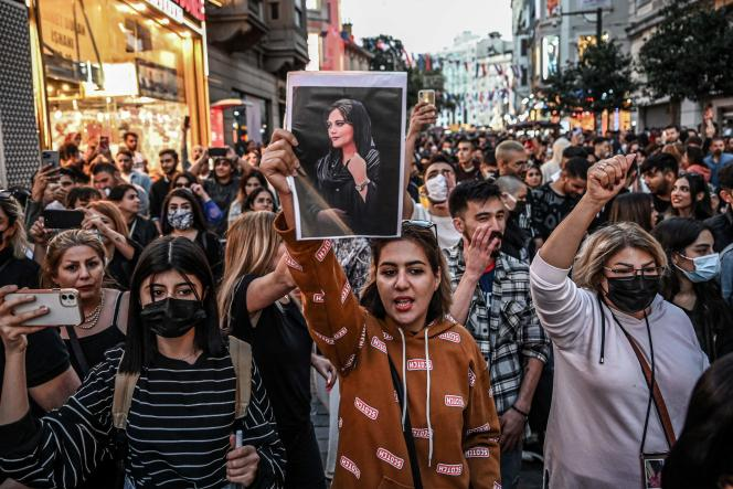 Irani ngritet në këmbë për shaminë, 36 viktima në protesta