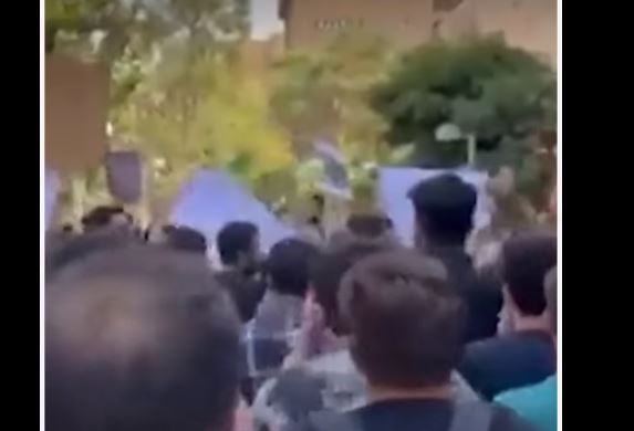 Protesta masive në Iran për 22-vjeçaren e cila u vra për mosvendosjen e Hixhabit (VIDEO)