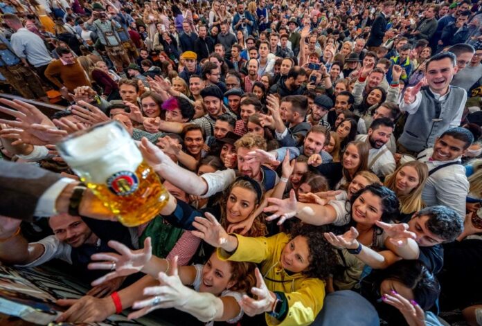Rikthehet pas 2 vitesh Oktoberfest, miliona litra birrë do të pihen brenda pak ditësh