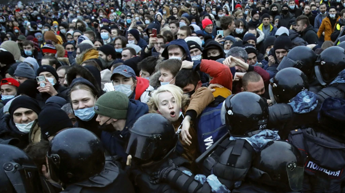 Revoltë në Rusi kundër Putinit, arrestohen mbi 1 mijë qytetarë