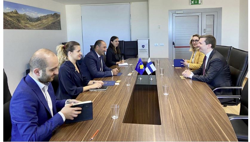 Finlanda interesohet të investoj në projektet infrastrukturore të Kosovës