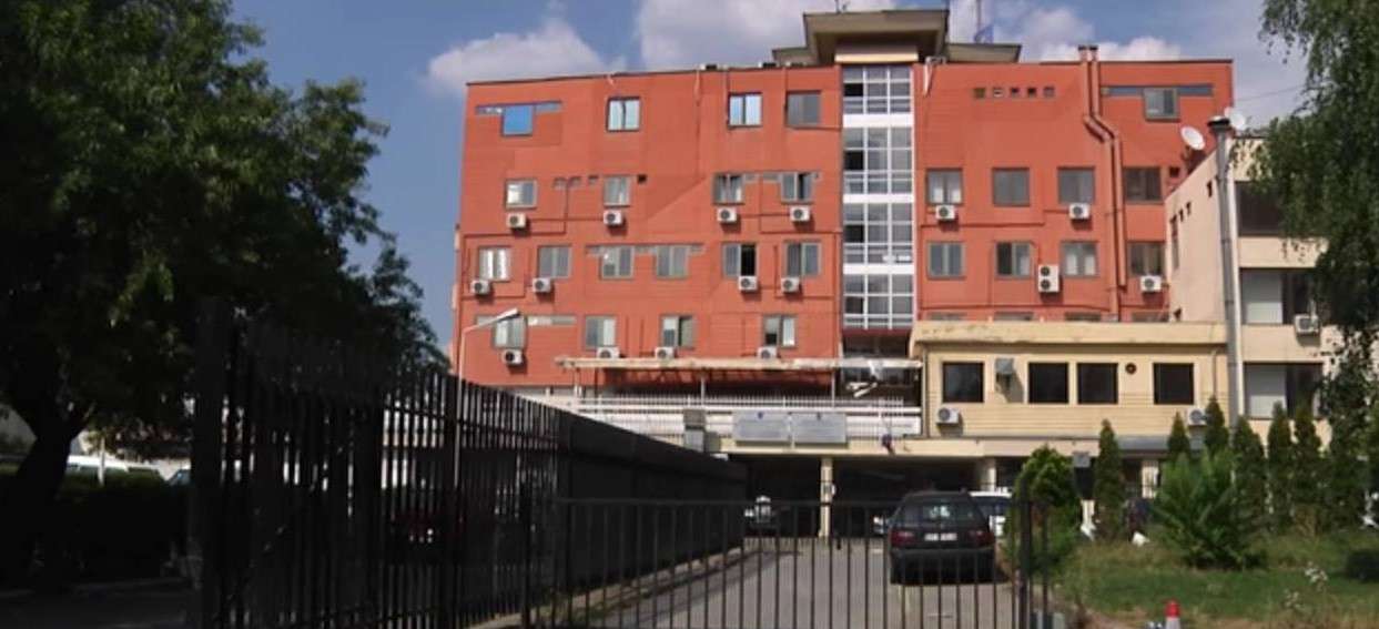 Për tenderin 23 milionësh, rekomandohen për kontratë familjarët e dostit të zëvendësministrit Durmishi