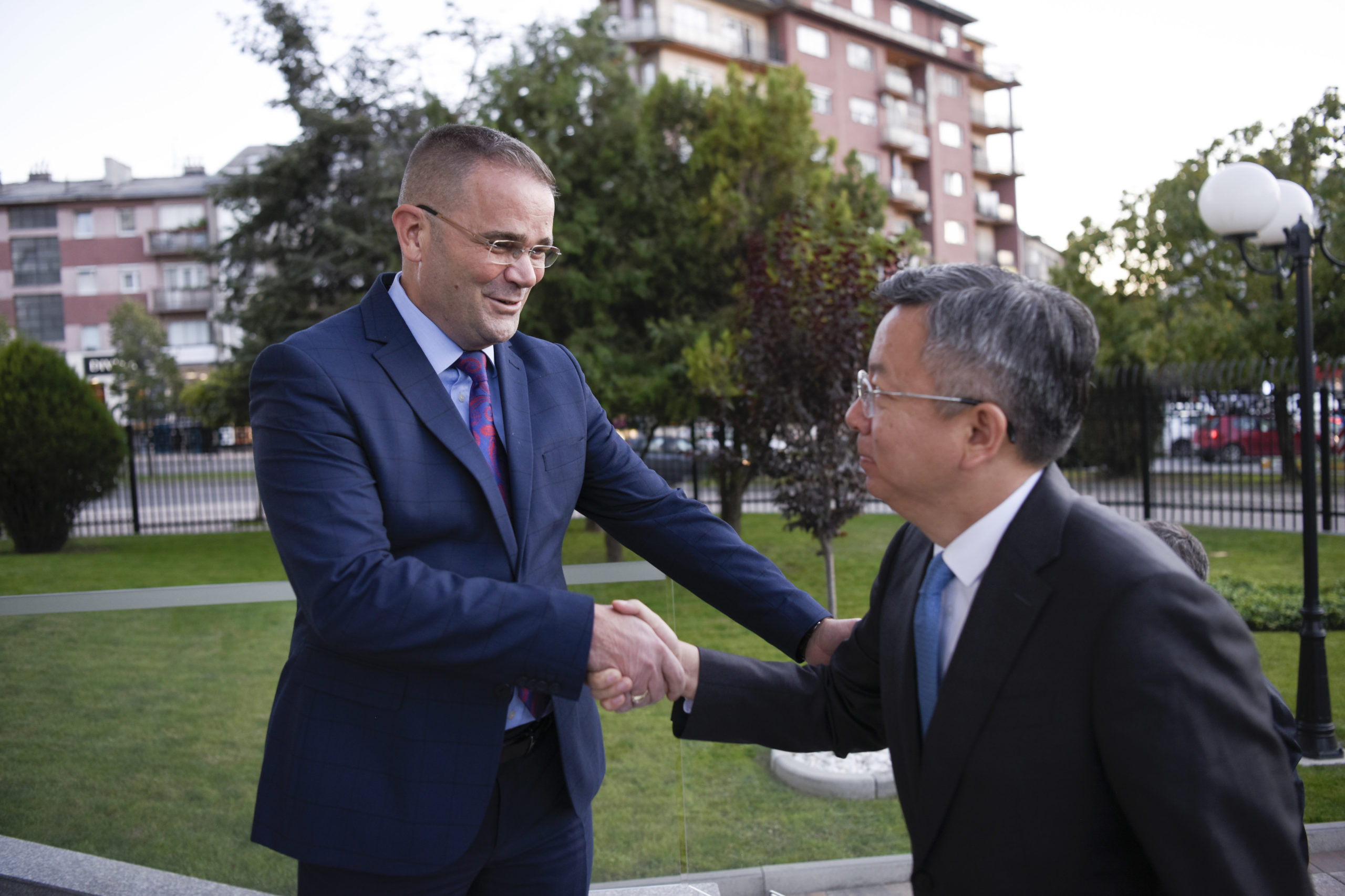 Guvernatori Mehmeti takoi zëvendësdrejtorin menaxhues të FMN-së Bo Li