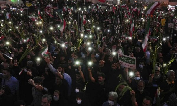 Vazhdojnë trazirat në Iran, 76 të vdekur – qeveria e jep një numër tjetër