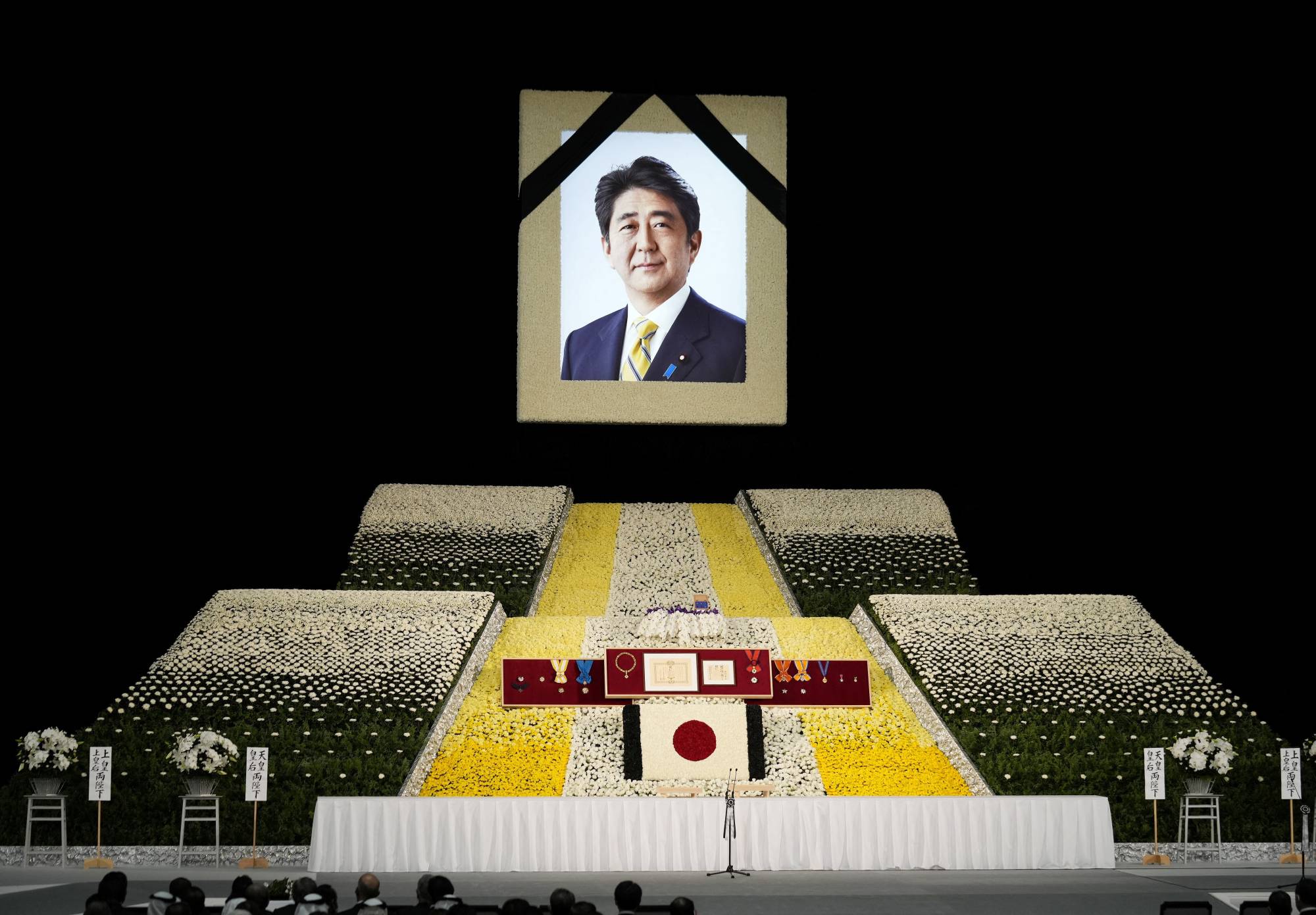 Mes protestash varroset Shinzo Abe,  Kurti pjesë e ceremonisë