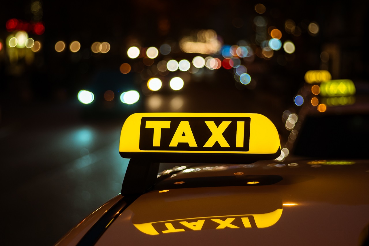 Dy taksistë rrihen mes vete në Prishtinë, pas një mosmarrëveshjeje në komunikacion
