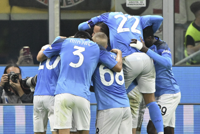 Napoli i Rrahmanit nuk ‘lëshon këmbë’ – Mposht Milanin e merr vendin e parë në Serie A