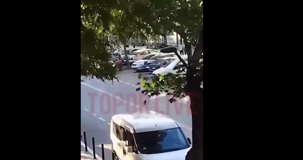 Sveçla publikon një video ku dëshmohet shpërndarja e armëve të gjata në Mitrovicë