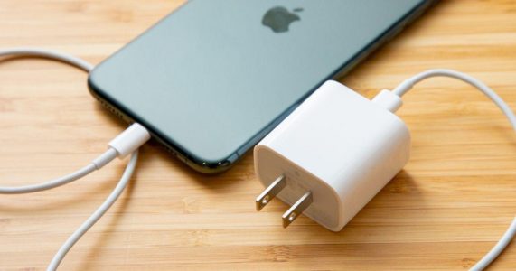 Merret vendimi: Nga viti 2024 celularët dhe tabletët do kenë një karikues të përbashkët