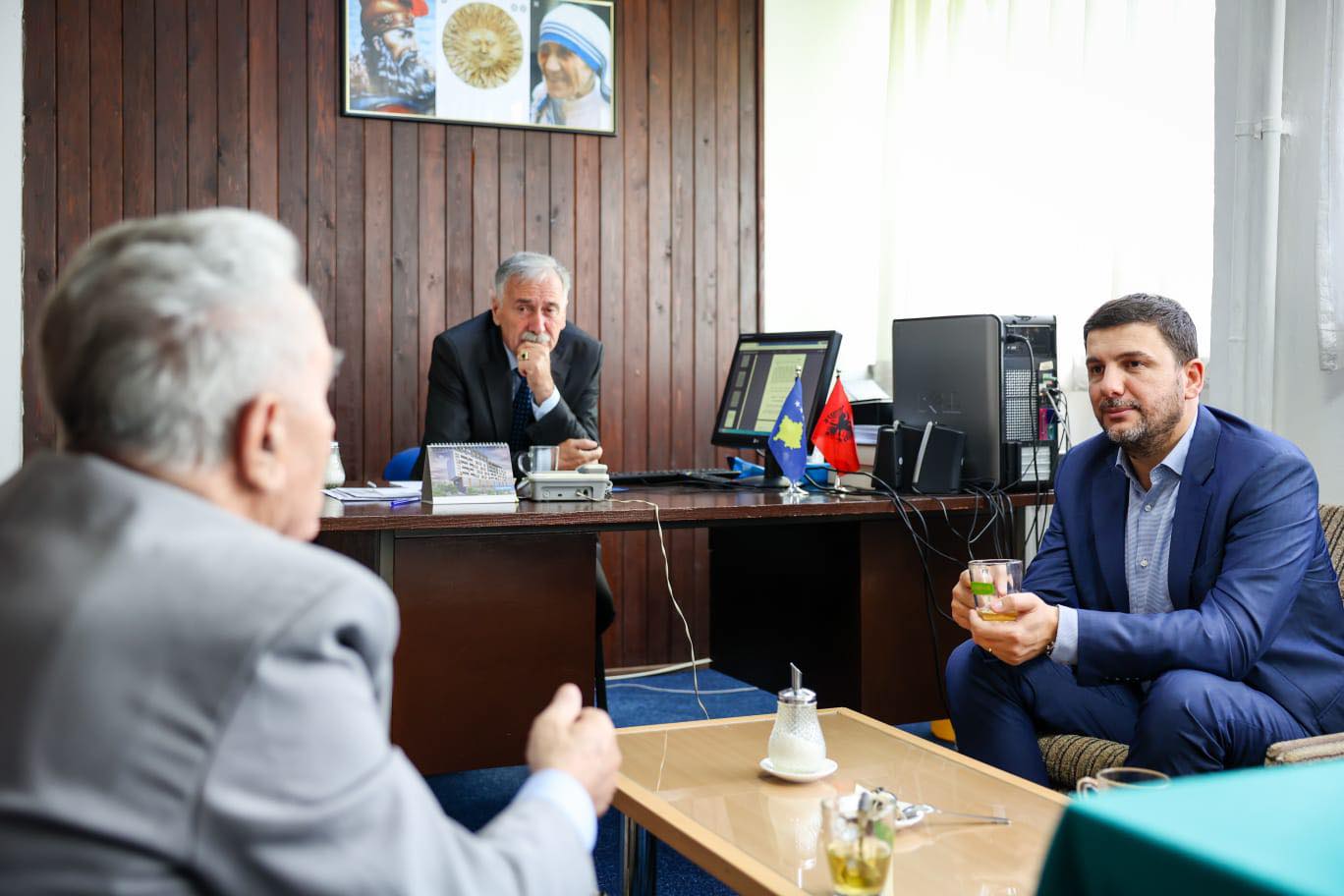 Memli Krasniqi takon pensionistët: Në krizën aktuale, ata janë pjesa më e cenueshme