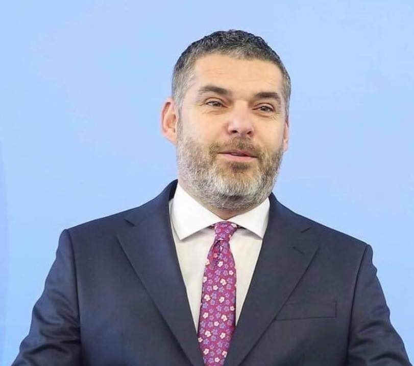 Granti prej 100 mijë eurove, tallet Kastrati: Taksat e qytetarëve për lopët qumështore të vëllait të Fitore Pacollit