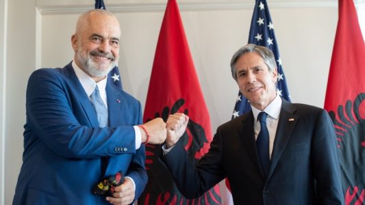 Sekretari amerikan i Shtetit, Antony Blinken, uron Shqipërinë me rastin e 110 vjetorit të pavarësisë