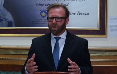 Abazi: VV-ja i trokiti në derë AAK-së