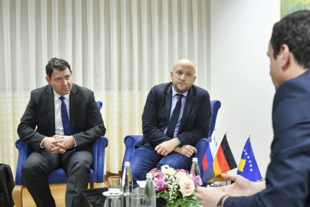 Frangesh: Duhet të merret një vendim politik para fundit të këtij viti për liberalizim të vizave për kosovarët