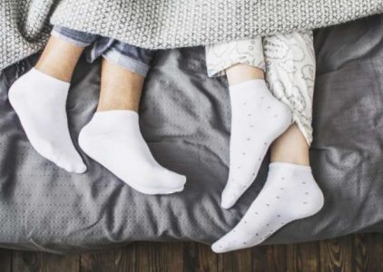 Studiuesit: Vishni çorape gjatë seksit, për të arritur kënaqësinë maksimale