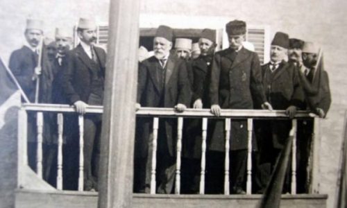 Ngritja e flamurit në Vlorë: Ky ishte fjalimi origjinal i Ismail Qemalit me 1912