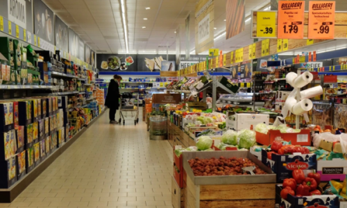 Të sfiduar nga inflacioni, gjermanët blejnë produkte me zbritje