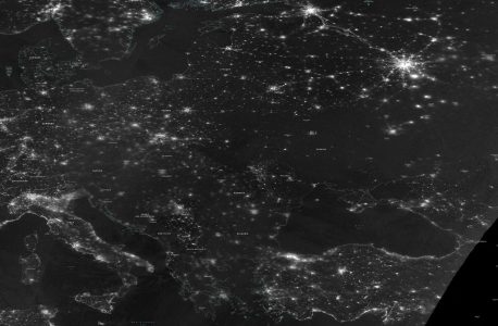 NASA publikon pamjet satelitore, ja si duket Ukraina teksa vuan mungesën e energjisë elektrike