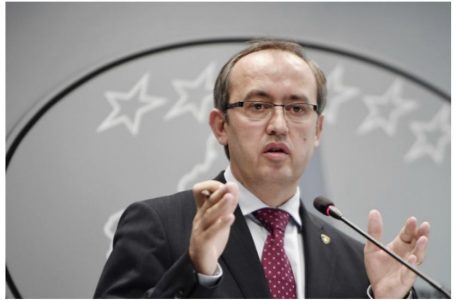 Togo e shpalli çnjohjen e Kosovës, Hoti pyet: A kemi politikë të jashtme?