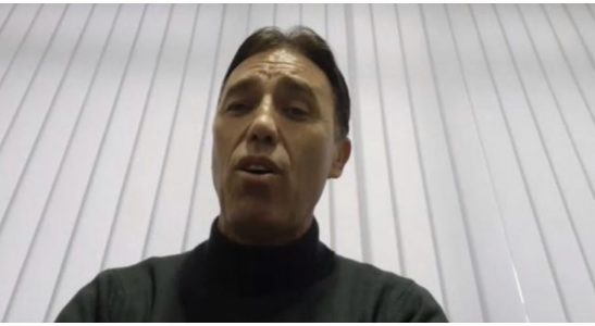 Shqiptari thyen Rekordin Guinness, ndërron 23 fanella teksa mban topin