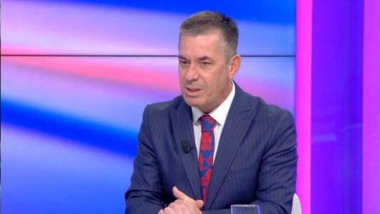 Kur shkruante Enver Hoxhaj për luftën