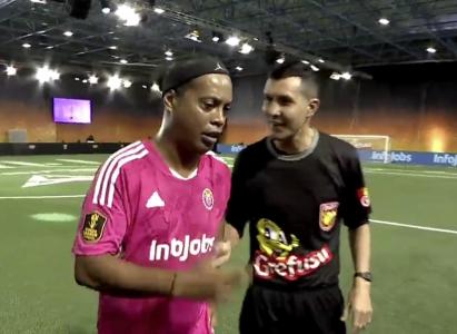 Ronaldinho s’pranon të vrapojë në fushë: Po tallesh, nuk vrapojë dot