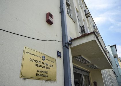 Dënohet me burgim të përjetshëm i akuzuari për vrasjen dhe djegien e vëllait në Rahovec