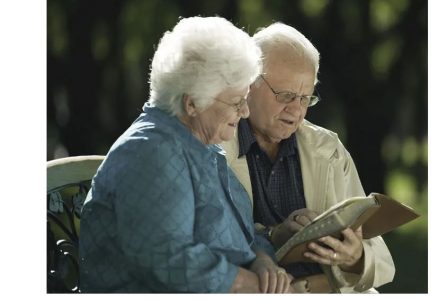 Pse gratë jetojnë më gjatë se burrat?