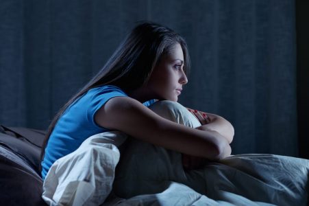 Nëse flini më shumë se 8 orë, rrezikoheni nga këto 6 probleme shëndetësore