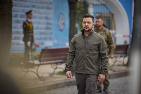 Shtëpia e Bardhë me kërkesë për veshjen e Zelenskyt në takimin me Trump