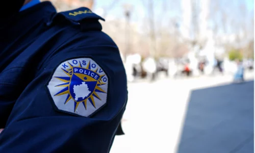 Digjen dy vetura me targa serbe në Leposaviq