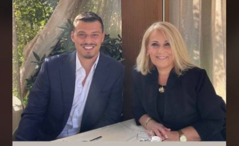 Endrit Thaçi uron me fjalët më të bukura nënën e tij për festën e 8 Marsit