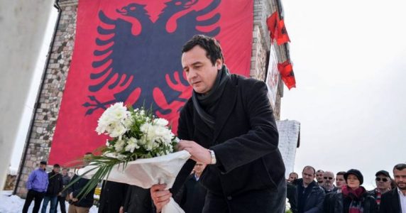 Kurti me ministra sot shkon në Gllogjan për homazhe dhe vizitë te familja Haradinaj
