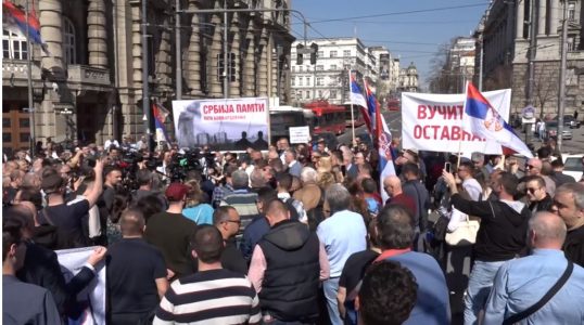 Me simbole ruse, djathtistët serbë protestojnë kundër marrëveshjes me Kosovën