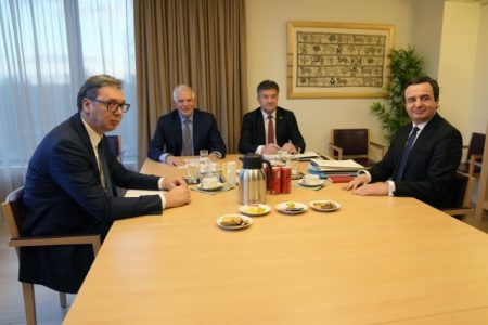 Liderët e BE-së thirrje Kurtit e Vuçiqit: Zbatojeni secilën pikë të marrëveshjes