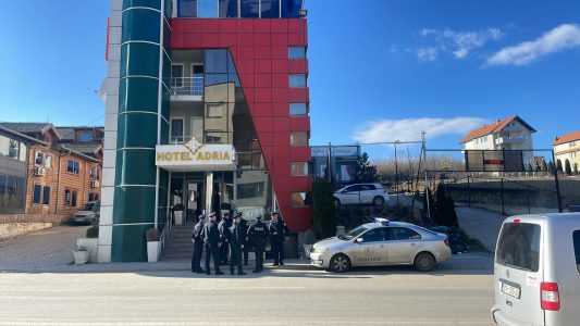 Vrasja në hotelin në Arbëri, caktohen masat ndaj dy të dyshuarve